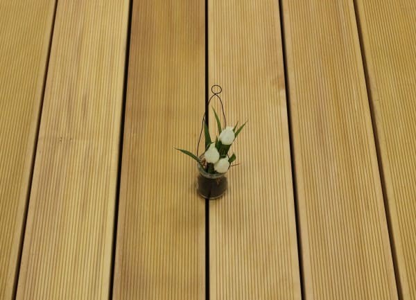 Holzterrasse Garapa, fein gerillt, 25 x 145 bis 6100 mm, Premium (KD) für 13,20 €/lfm, Terrassendielen Bretter